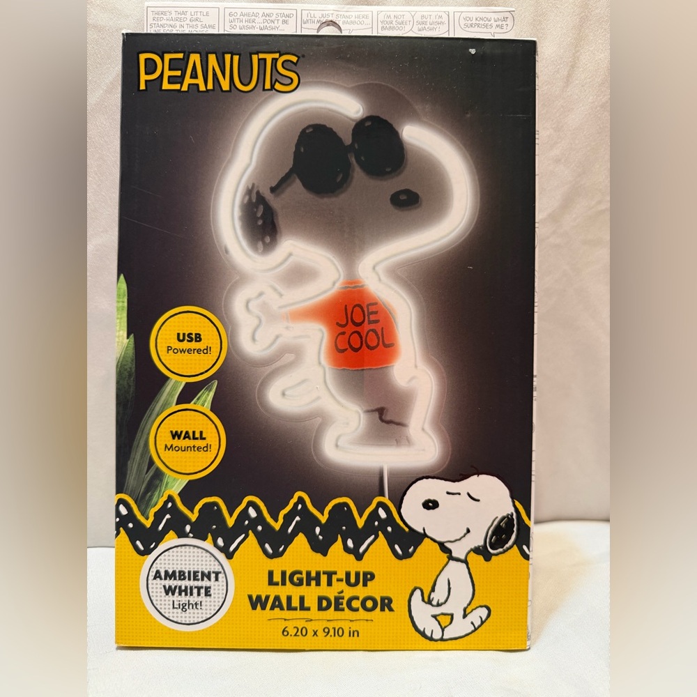 Peanuts Snoopy Light-Up Wall Decor